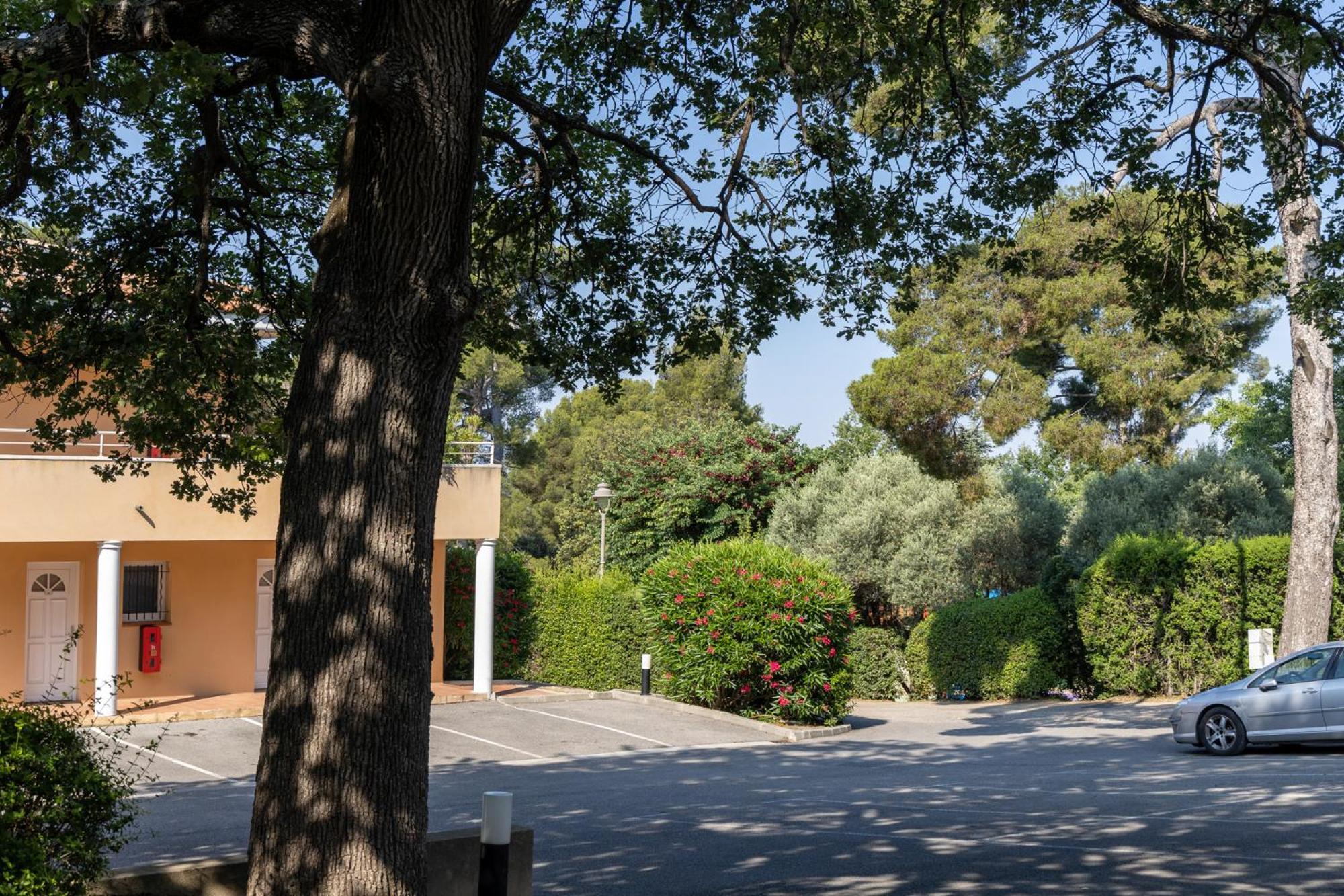 The Originals City, Hotel Cote Sud, Marseille Est Allauch Exterior foto